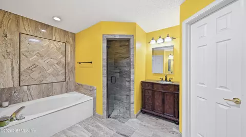 Bath - 1230 Summit Oaks Dr E, Jacksonville, FL 32221 photo 2 of 9