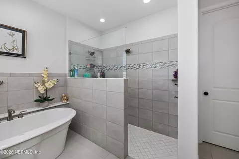 Bath - 123 Thatcham Dr, Saint Augustine, FL 32092 photo 3 of 5