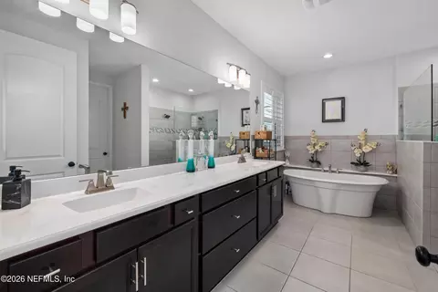 Bath - 123 Thatcham Dr, Saint Augustine, FL 32092 photo 1 of 5