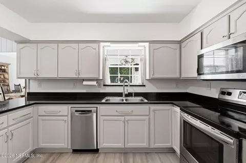 Kitchen - 86252 Melissa Rd, Yulee, FL 32097 photo 4 of 5