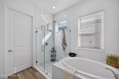 Bath - 129 Amberwood Dr, Saint Augustine, FL 32092 photo 1 of 2
