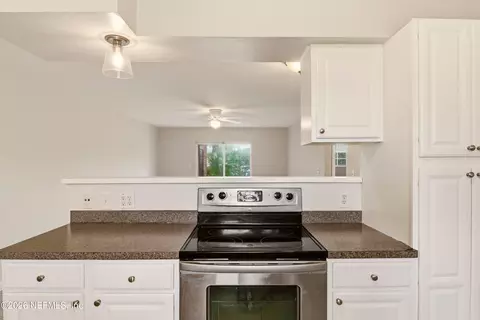 Kitchen - 22 Comares Ave #5A, Saint Augustine, FL 32080 photo 3 of 4