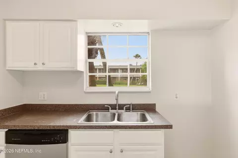 Kitchen - 22 Comares Ave #5A, Saint Augustine, FL 32080 photo 2 of 4