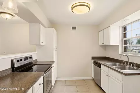 Kitchen - 22 Comares Ave #5A, Saint Augustine, FL 32080 photo 1 of 4