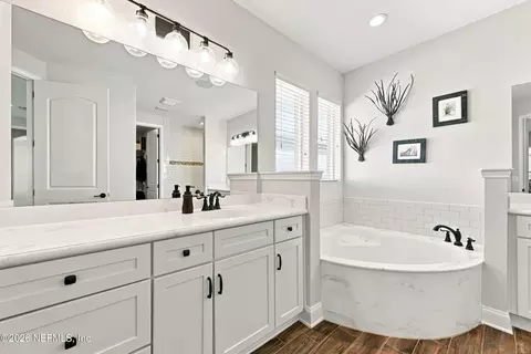 Bath - 322 Silverleaf Village Dr, Saint Augustine, FL 32092 photo 2 of 5