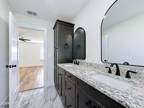Bath - 14217 Camelot Pl, Macclenny, FL 32063 photo 7 of 8
