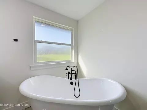 Bath - 14217 Camelot Pl, Macclenny, FL 32063 photo 4 of 8