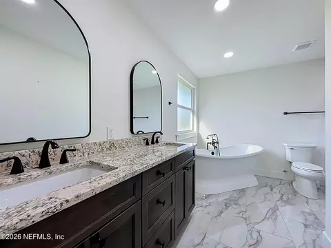 Bath - 14217 Camelot Pl, Macclenny, FL 32063 photo 1 of 8