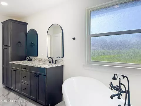 Bath - 14217 Camelot Pl, Macclenny, FL 32063 photo 5 of 8