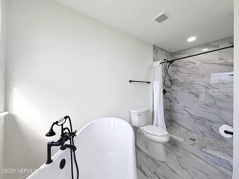 Bath - 14217 Camelot Pl, Macclenny, FL 32063 photo 2 of 8