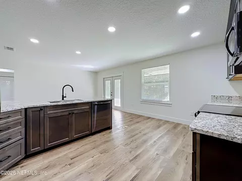 Kitchen - 14217 Camelot Pl, Macclenny, FL 32063 photo 3 of 4
