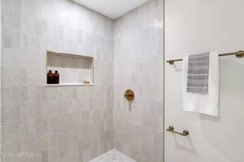 Bath - 278 1st St, Atlantic Beach, FL 32233 photo 6 of 7