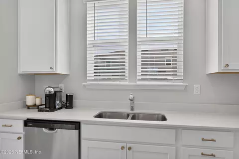 Kitchen - 43 Downing Dr, Saint Johns, FL 32259 photo 4 of 4