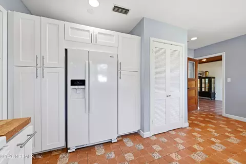 Kitchen - 49 Sylvan Dr, Saint Augustine, FL 32084 photo 4 of 4
