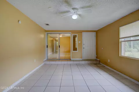 Living - 57022 Alderman Dr, Yulee, FL 32097 photo 3 of 7
