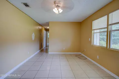 Living - 57022 Alderman Dr, Yulee, FL 32097 photo 5 of 7