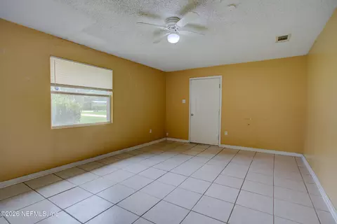 Living - 57022 Alderman Dr, Yulee, FL 32097 photo 2 of 7
