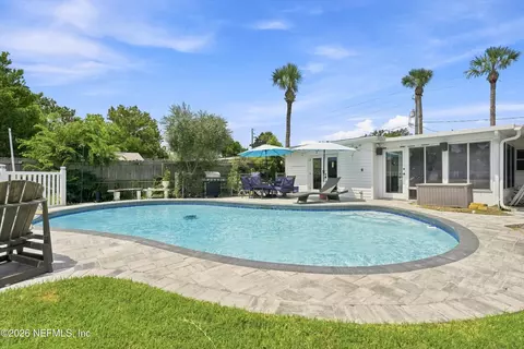 902 N 8th Ave N, Jacksonville Beach, FL 32250