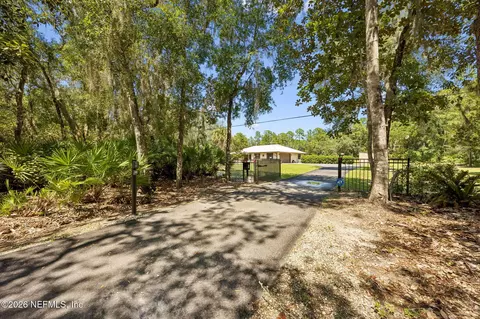 100 Whitney St, Satsuma, FL 32189
