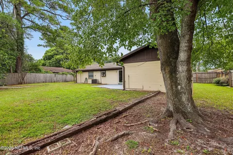 Exterior - 8364 Pointer Dr N, Jacksonville, FL 32221 photo 6 of 6