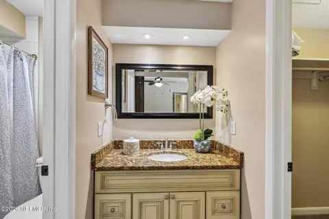 Bath - 8364 Pointer Dr N, Jacksonville, FL 32221 photo 2 of 4