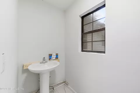 Bath - 5149 Avenue D, Saint Augustine, FL 32095 photo 5 of 6
