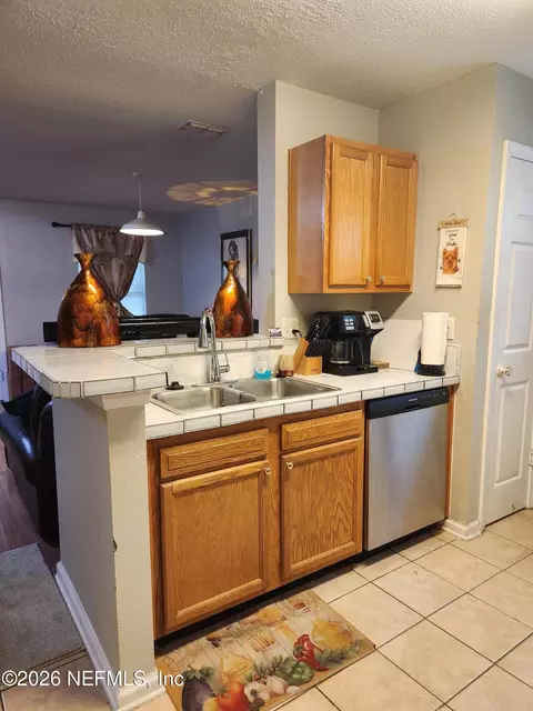 Kitchen - 2016 Pullman Ave, Jacksonville, FL 32209 photo 2 of 2
