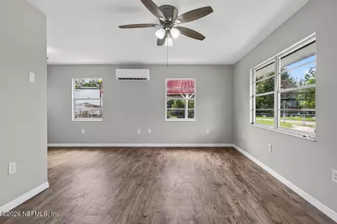Living - 344 5th Way, Interlachen, FL 32148 photo 2 of 8