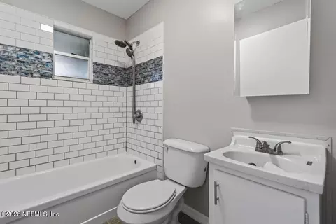 Bath - 344 5th Way, Interlachen, FL 32148 photo 2 of 5