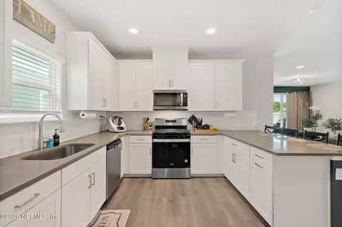 Kitchen - 542 Silver Landing Dr, Saint Augustine, FL 32092 photo 3 of 5