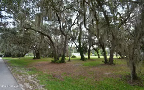 272 Hess Rd, Crescent City, FL 32112