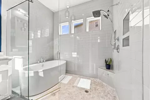 Bath - 220 Pine Haven Dr, Saint Johns, FL 32259 photo 2 of 5