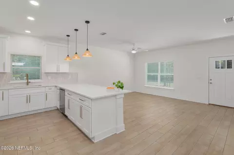 Living - 928 Pearl St, Saint Augustine, FL 32084 photo 3 of 3