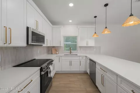 Kitchen - 928 Pearl St, Saint Augustine, FL 32084 photo 2 of 4
