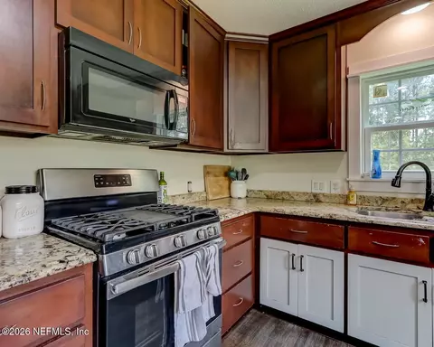 Kitchen - 45272 Eula B Rd, Callahan, FL 32011 photo 3 of 4