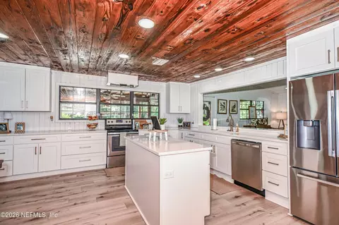 Kitchen - 24099 W Nfr 209 W, Olustee, FL 32072 photo 1 of 3