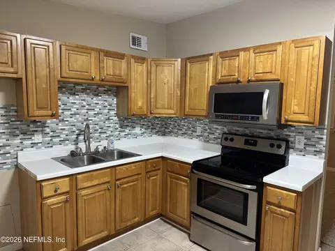 1240 S Briarcliff Rd S, Jacksonville, FL 32218