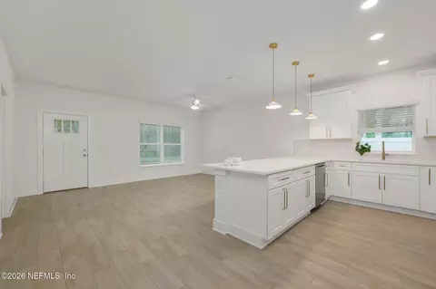 Living - 941 Bruen St, Saint Augustine, FL 32084 photo 2 of 2