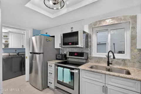 Kitchen - 915 S Ponce De Leon Blvd, Saint Augustine, FL 32084 photo 1 of 5
