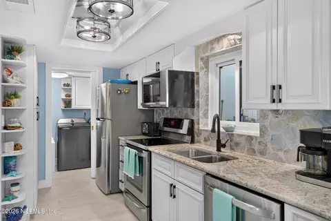 Kitchen - 915 S Ponce De Leon Blvd, Saint Augustine, FL 32084 photo 5 of 5
