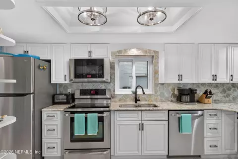 Kitchen - 915 S Ponce De Leon Blvd, Saint Augustine, FL 32084 photo 4 of 5