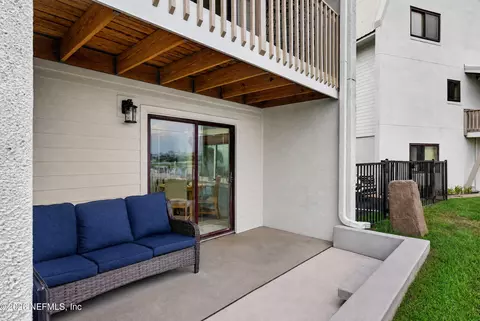Exterior - 915 S Ponce De Leon Blvd, Saint Augustine, FL 32084 photo 2 of 4