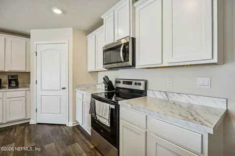 Kitchen - 65304 Clearwater Ct, Yulee, FL 32097 photo 4 of 6