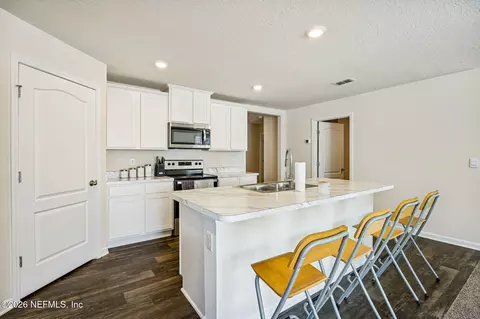 Kitchen - 65304 Clearwater Ct, Yulee, FL 32097 photo 6 of 6