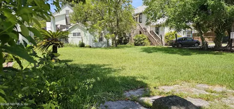 37 Grove Ave, Saint Augustine, FL 32084 photo 2