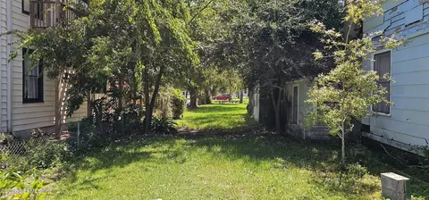 37 Grove Ave, Saint Augustine, FL 32084 photo 4