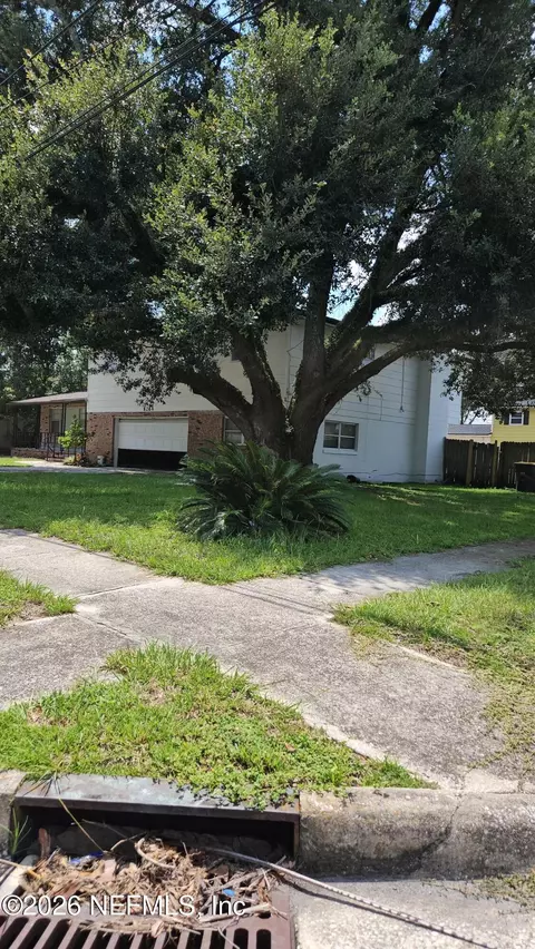 8264 Caravelle Dr, Jacksonville, FL 32244