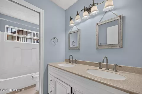 Bath - 3767 Hermitage Rd E, Jacksonville, FL 32277 photo 2 of 3