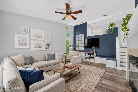 Living - 3767 Hermitage Rd E, Jacksonville, FL 32277 photo 1 of 4