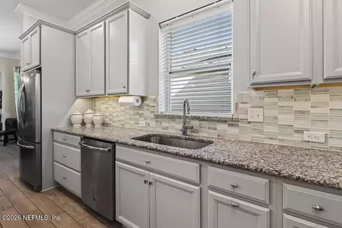 Kitchen - 255 Dalton Cir, Saint Augustine, FL 32092 photo 4 of 8